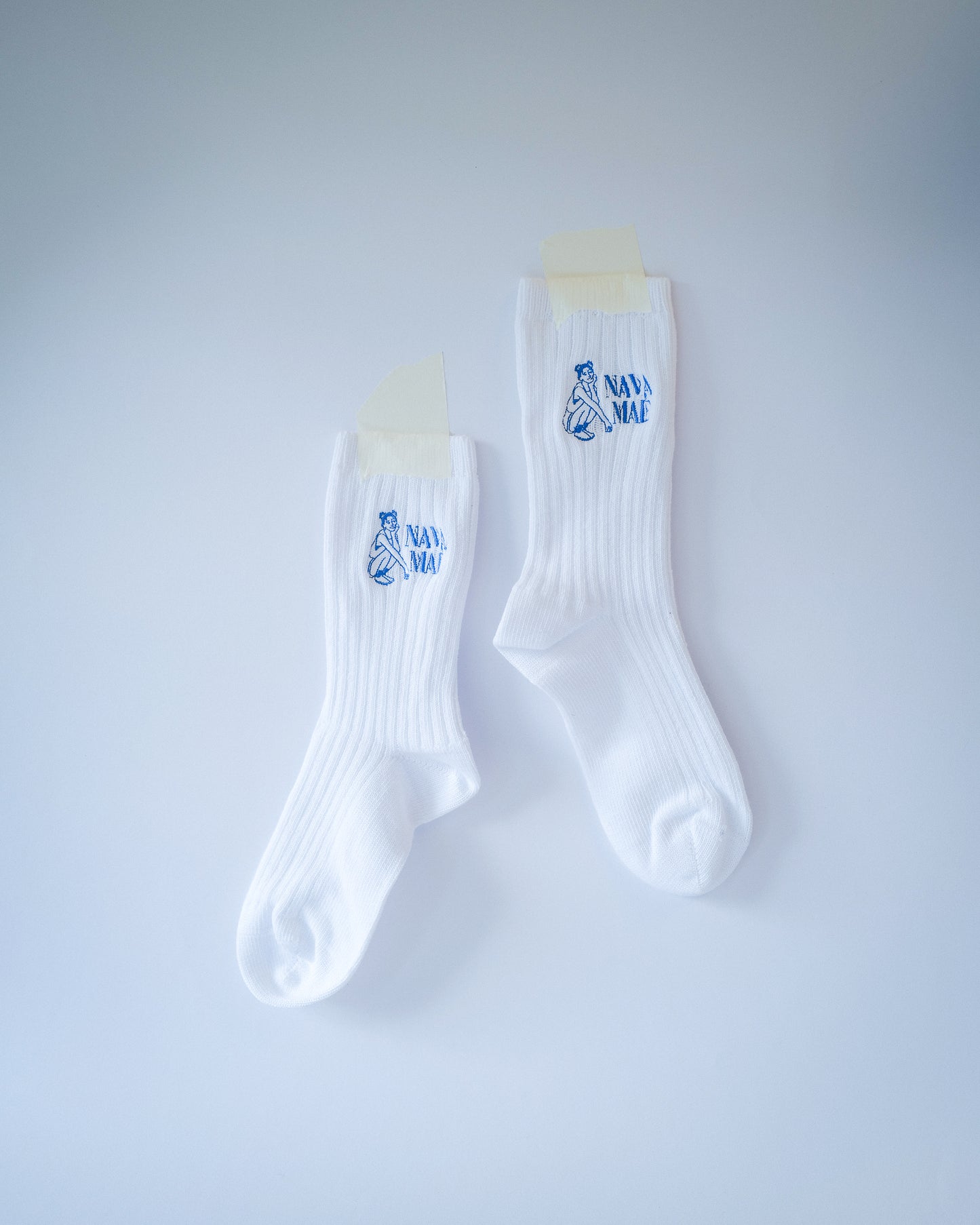 Premium Nava Maé socks – perfect fit with organic cotton and ribbed detailing and logo